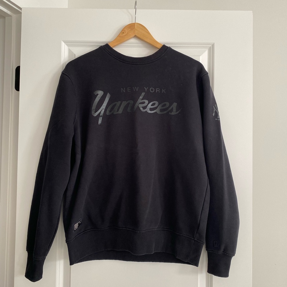 New Era New York Yankees Black Sweater